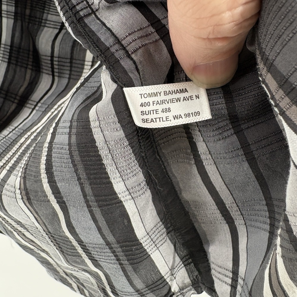 Tommy Bahama Men's Medium Grey Plaid Long Sleeve Button Up Light Flannel - Picture 6 of 11